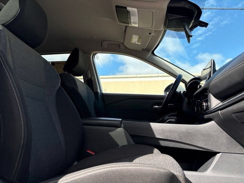 Used 2022 Nissan Rogue SV FWD image 16