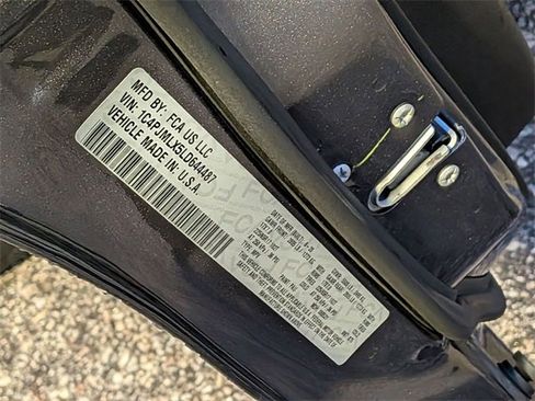 Certified 2020 Jeep Cherokee Latitude Lux w/ Comfort/Convenience Group image 34