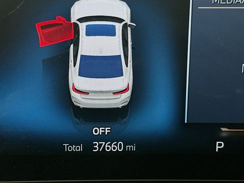 Used 2025 BMW 330i Sedan image 19