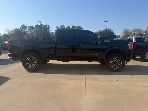 Used 2022 GMC Sierra 2500 AT4 w/ AT4 Preferred Package image 4