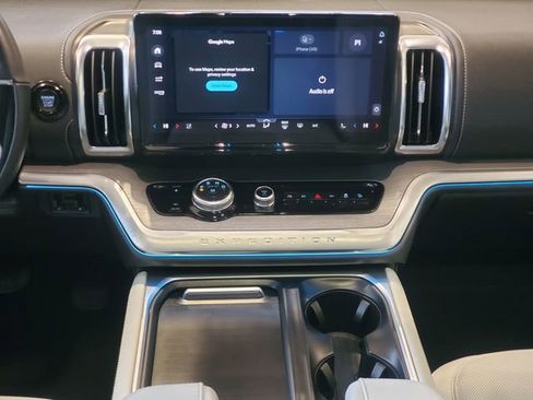 Certified 2025 Ford Expedition Platinum image 29