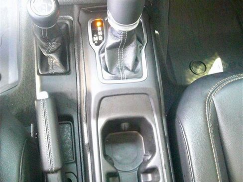 Used 2024 Jeep Wrangler Unlimited Sahara w/ Technology Group AWD/4WD image 15