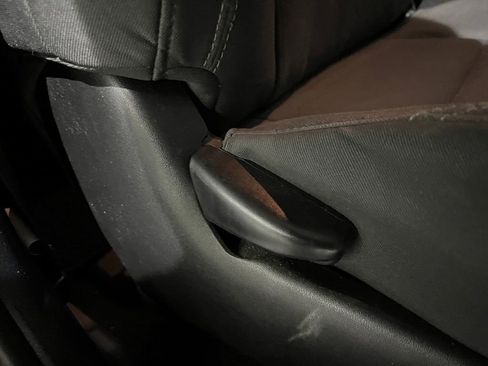 Used 2016 Toyota Tacoma TRD Sport image 15