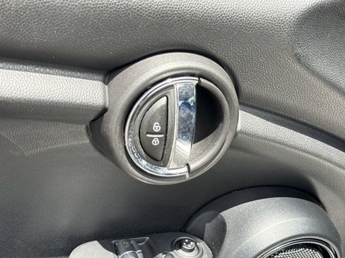 Used 2021 MINI Cooper 2-Door Hardtop FWD image 14