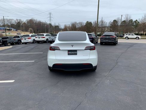 Used 2022 Tesla Model Y Long Range image 10
