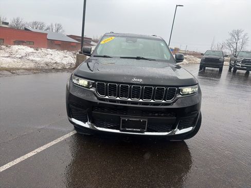 Used 2023 Jeep Grand Cherokee L Laredo image 2