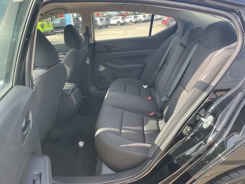 Used 2025 Nissan Altima 2.5 SV FWD image 9