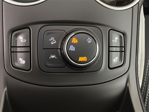 Used 2022 GMC Terrain SLT image 25