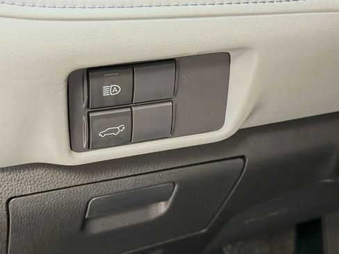 Used 2023 Toyota Highlander XLE AWD/4WD image 10