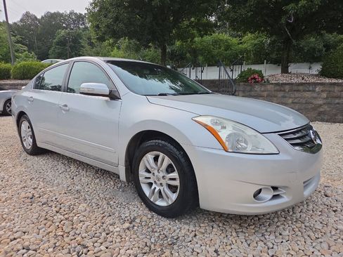 Used 2011 Nissan Altima 2.5 SL w/ Technology Pkg FWD image 1