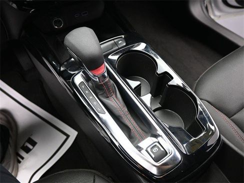 Certified 2025 Chevrolet Trax RS w/ Sunroof Package image 28