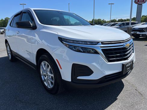 Used 2023 Chevrolet Equinox LS w/ LS Convenience Package FWD image 9