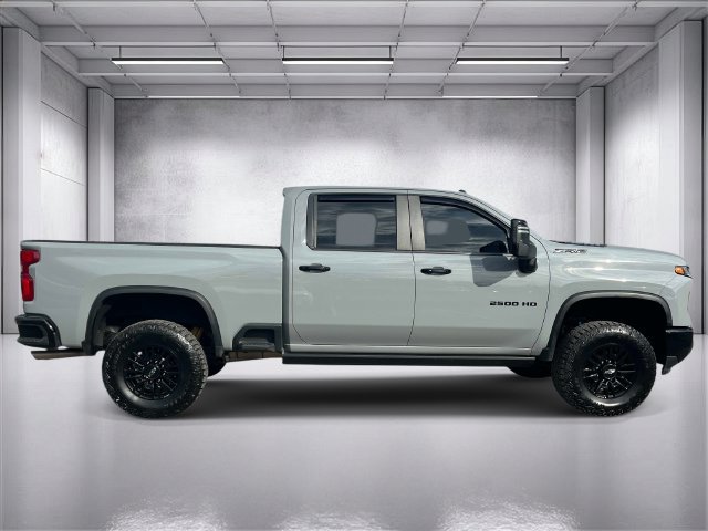 Used 2024 Chevrolet Silverado 2500 ZR2 w/ Technology Package AWD/4WD image 2