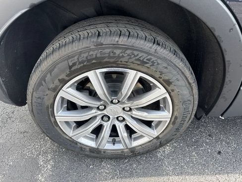 Used 2023 Cadillac XT4 Sport AWD/4WD image 6
