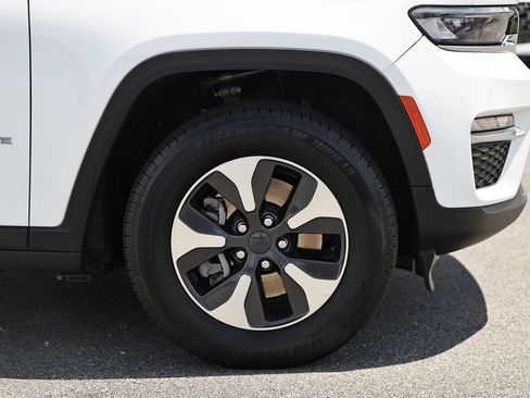 Used 2024 Jeep Grand Cherokee Limited 4xe AWD/4WD image 5