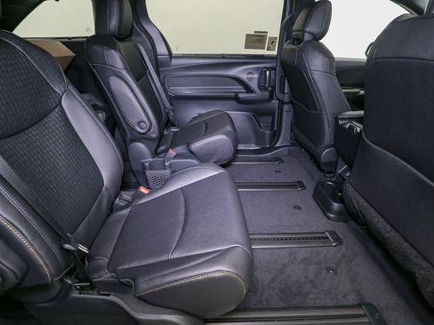 New 2026 Toyota Sienna XLE Woodland Edition AWD/4WD image 16