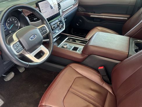 Used 2022 Ford Expedition Max Limited RWD image 4