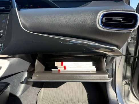 Used 2017 Toyota Prius Three Touring FWD image 28