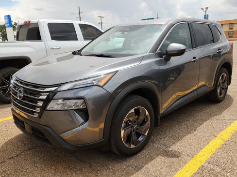 Used 2026 Nissan Rogue SV FWD image 1