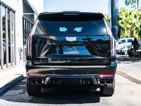 Used 2026 Cadillac Escalade ESV V w/ LPO, ONYX Package AWD/4WD image 11