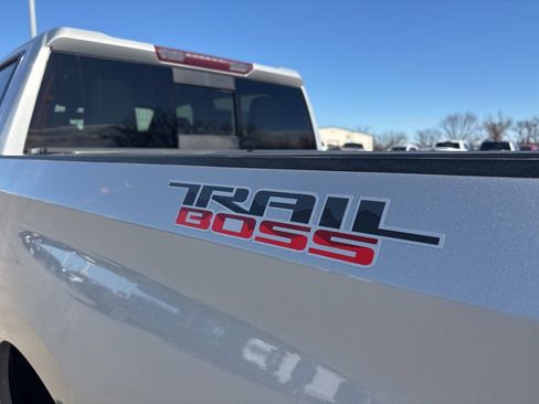 Used 2021 Chevrolet Silverado 1500 LT Trail Boss w/ Convenience Package II image 8