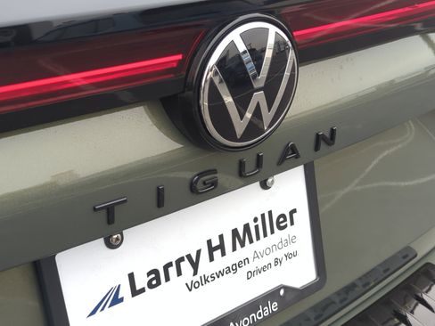 New 2026 Volkswagen Tiguan SE R-Line image 23