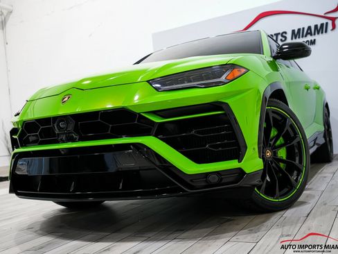 Used 2022 Lamborghini Urus AWD/4WD image 2
