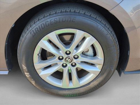 Certified 2023 Toyota Sienna XLE w/ XLE Plus Package FWD image 23