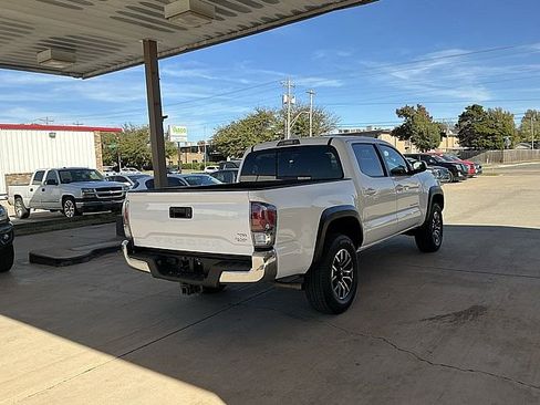 Used 2022 Toyota Tacoma TRD Off-Road image 5
