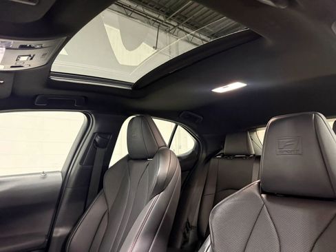 Used 2019 Lexus UX 200 F Sport w/ F Sport Premium Package FWD image 16