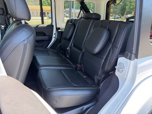Used 2022 Jeep Wrangler Unlimited Sahara w/ Cold Weather Group AWD/4WD image 20