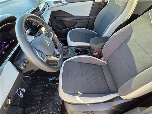 New 2026 Volkswagen Taos SE FWD image 5