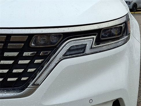Certified 2023 Kia Carnival SX Prestige image 9