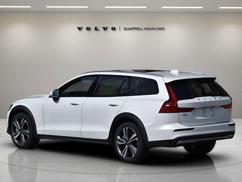 Certified 2026 Volvo V60 B5 Cross Country Plus w/ Protection Package Premier AWD/4WD image 6