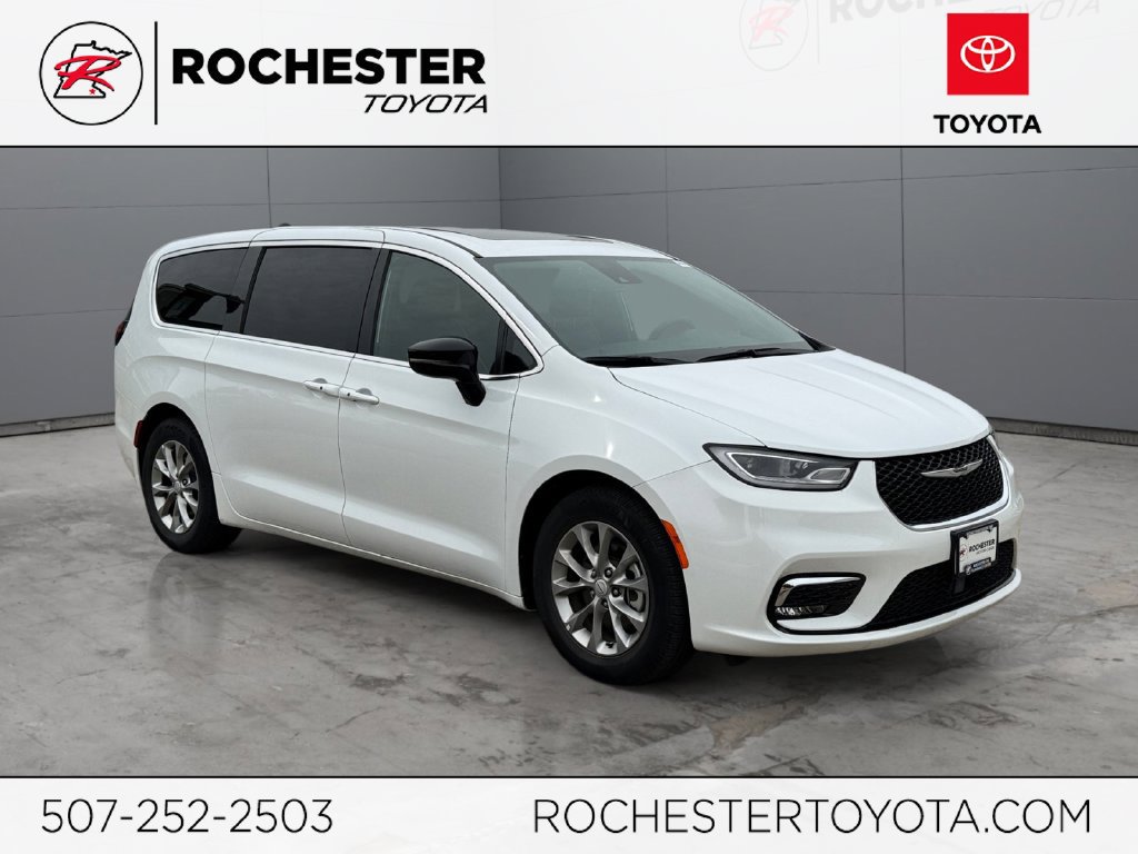 Used 2026 Chrysler Pacifica Limited FWD image 1