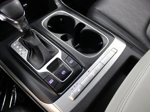 Used 2022 Kia Carnival LX image 34