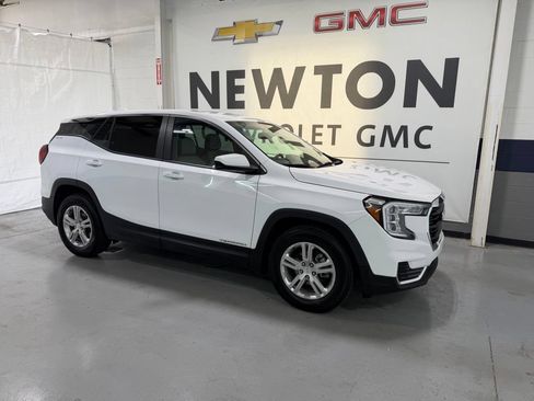 Used 2024 GMC Terrain SLE FWD image 2