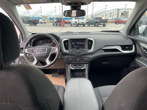 Used 2023 GMC Terrain SLE w/ Driver Convenience Package image 17