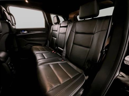 Used 2020 Jeep Grand Cherokee Overland AWD/4WD image 25