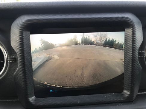 Used 2023 Jeep Wrangler Unlimited Sahara w/ Cold Weather Group image 26