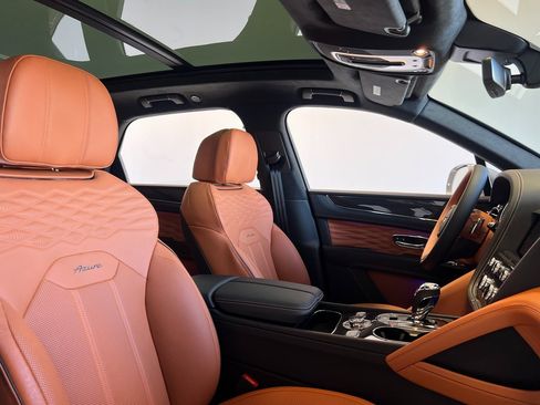 Certified 2025 Bentley Bentayga image 26