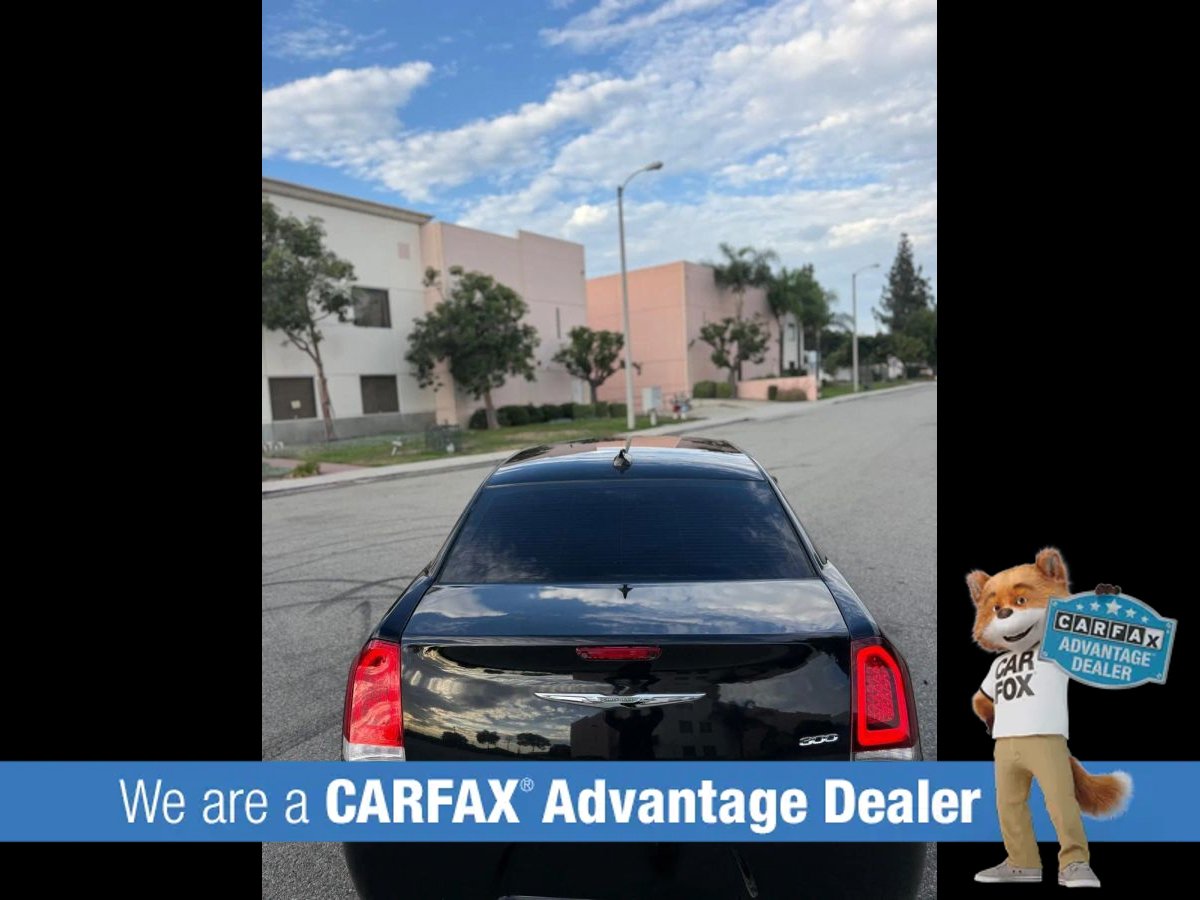 Used 2019 Chrysler 300 Touring RWD image 9