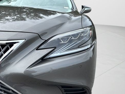 Used 2020 Lexus LS 500 w/ Accessory Package (Z2) image 18