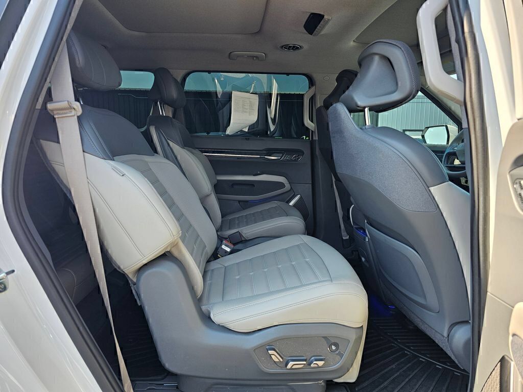 Used 2024 Kia EV9 Land AWD/4WD image 12