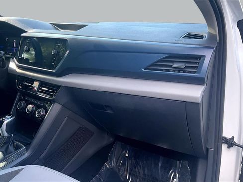 Used 2023 Volkswagen Taos SE w/ Panoramic Sunroof Package FWD image 19