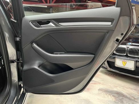 Used 2016 Audi A3 e-tron Premium Plus w/ Premium Plus Package FWD image 31