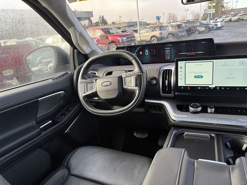 Certified 2025 Ford Expedition Max Platinum image 23