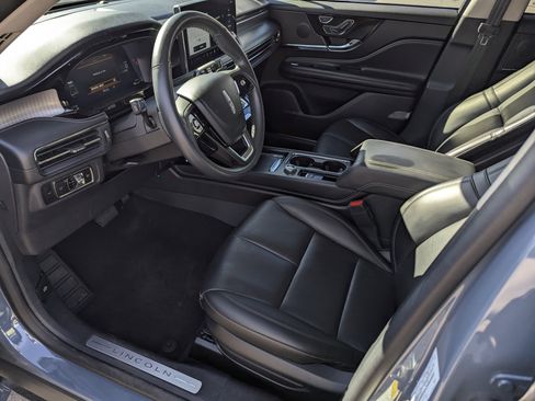 Used 2023 Lincoln Corsair Reserve w/ Rear Removable Package Tray image 9