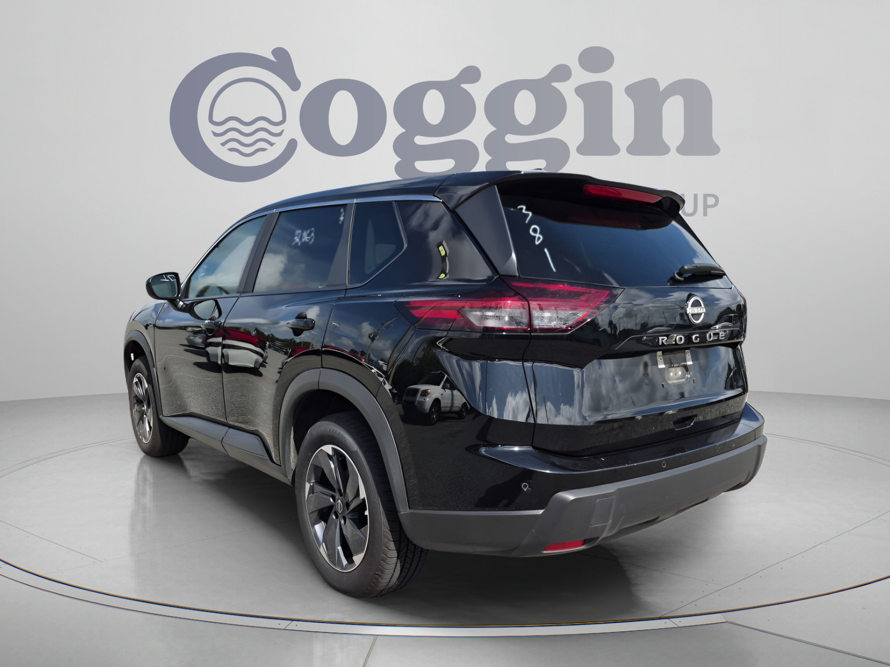 Used 2026 Nissan Rogue SV FWD image 3
