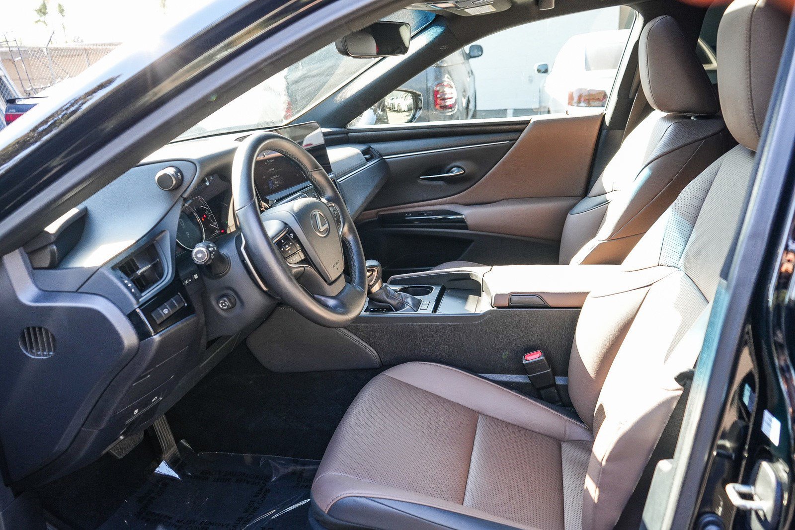Used 2025 Lexus ES 300h w/ Premium Package FWD image 17